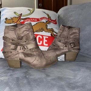 Heeled ankle boots lightly worn